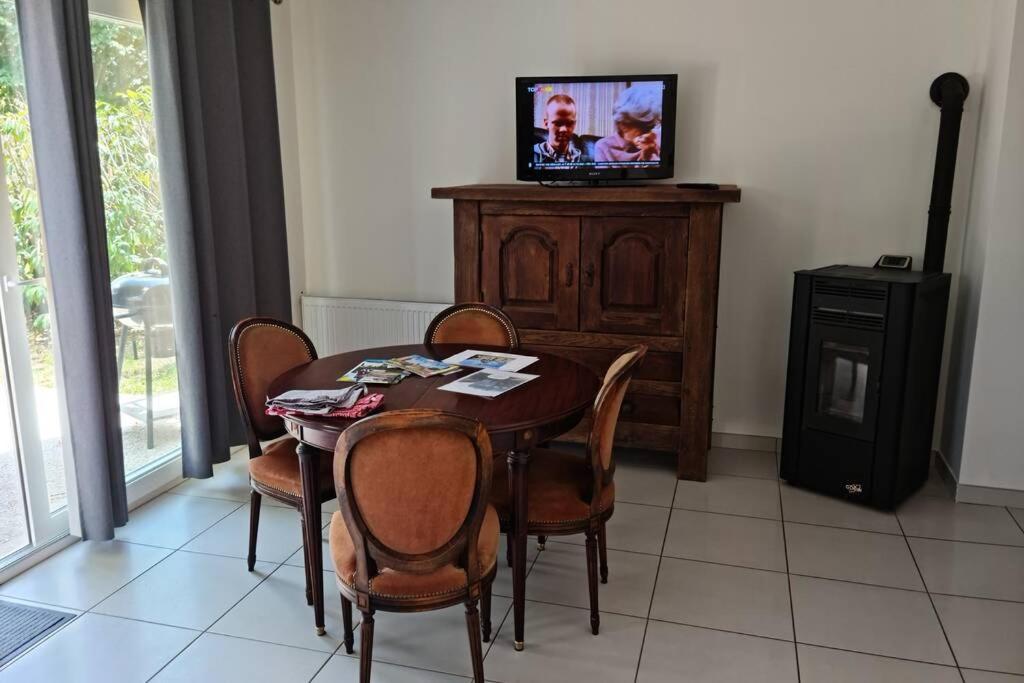 Maison Centre De Bellegarde Avec Jardin Et Terrasse Equipee D'Un Salon De Jardin Et D'Un Barbecue Cuisine Equipee 3 Chambres Avec 2 Lits Double 140X190 Et 2 Lits Simple Chauffage Poele A Granules Parking Gratuit Devant La Maison Bellegarde-du-Loiret 외부 사진