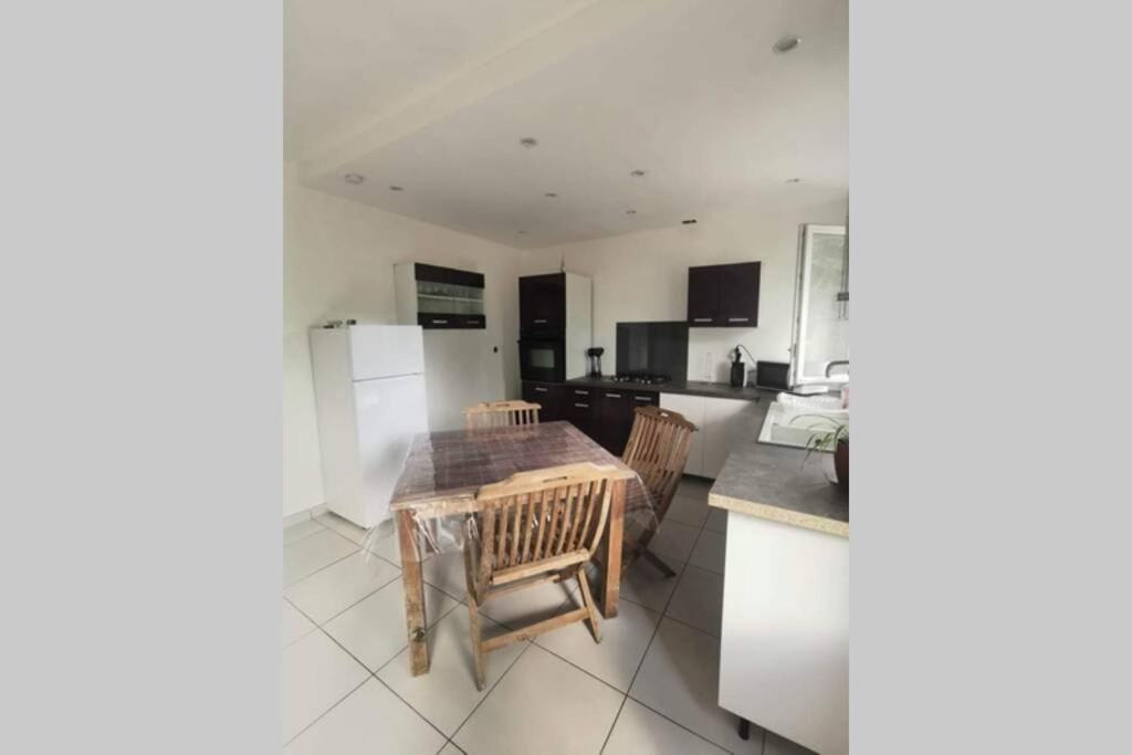Maison Centre De Bellegarde Avec Jardin Et Terrasse Equipee D'Un Salon De Jardin Et D'Un Barbecue Cuisine Equipee 3 Chambres Avec 2 Lits Double 140X190 Et 2 Lits Simple Chauffage Poele A Granules Parking Gratuit Devant La Maison Bellegarde-du-Loiret 외부 사진