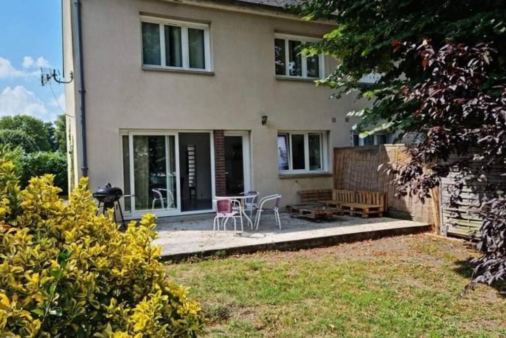 Maison Centre De Bellegarde Avec Jardin Et Terrasse Equipee D'Un Salon De Jardin Et D'Un Barbecue Cuisine Equipee 3 Chambres Avec 2 Lits Double 140X190 Et 2 Lits Simple Chauffage Poele A Granules Parking Gratuit Devant La Maison Bellegarde-du-Loiret 외부 사진